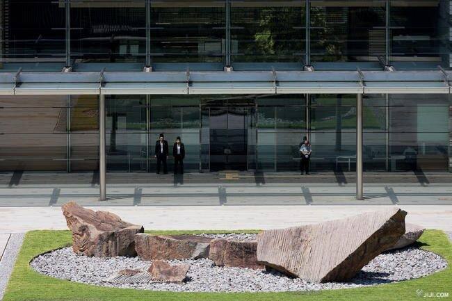 Refined modern rock garden using quarried mountain stones