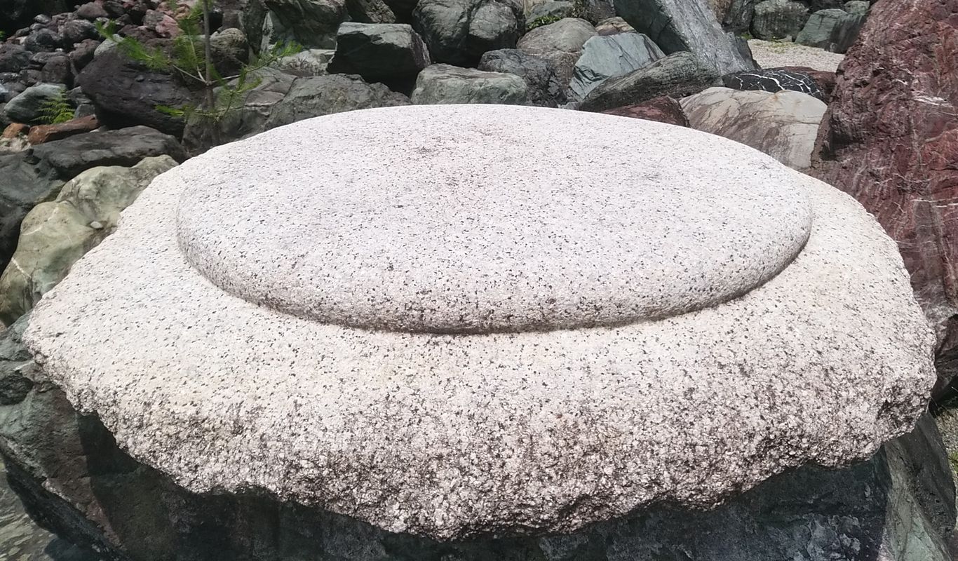 御影踏分石・六方石・手水鉢/蹲・石臼 - お庭を演出するアイテム