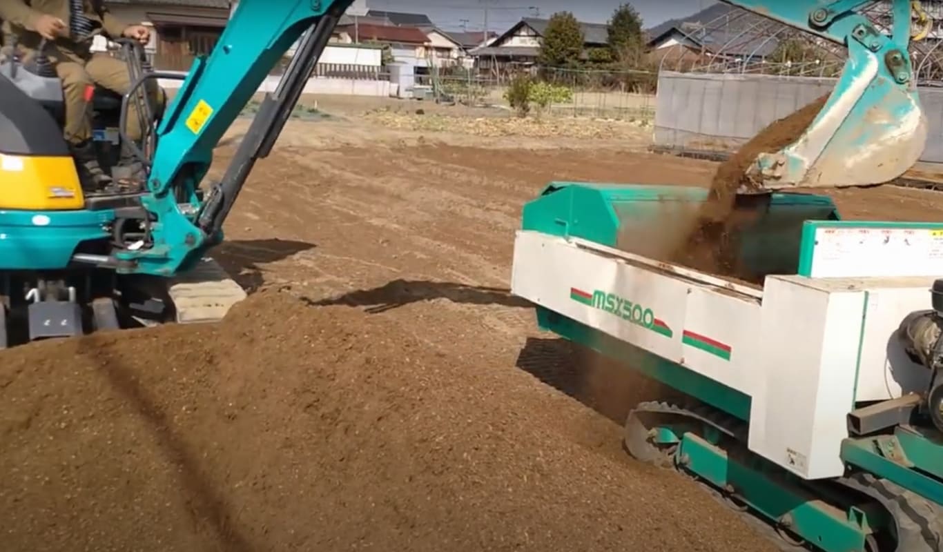 3月：福井農場さんに「ぎふ豊土壌」投入 / お庭解体工事